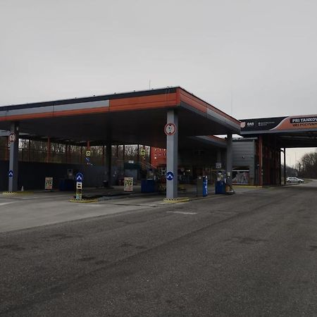 Gas Truck Centrum Holíč Extérieur photo